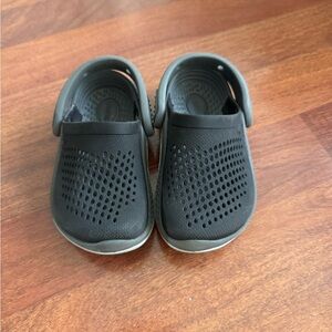 Toddler Crocs size 7